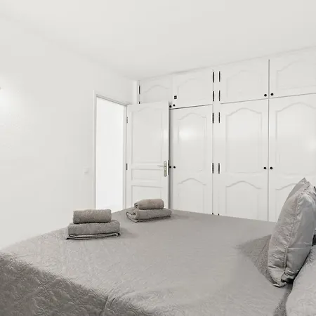 Apartment Neptuno Ocean View, Line With Pool